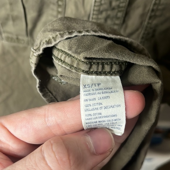 XS AEO button down shirt - Picture 4 of 4